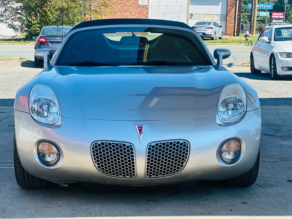 2008 Pontiac Solstice Image 2