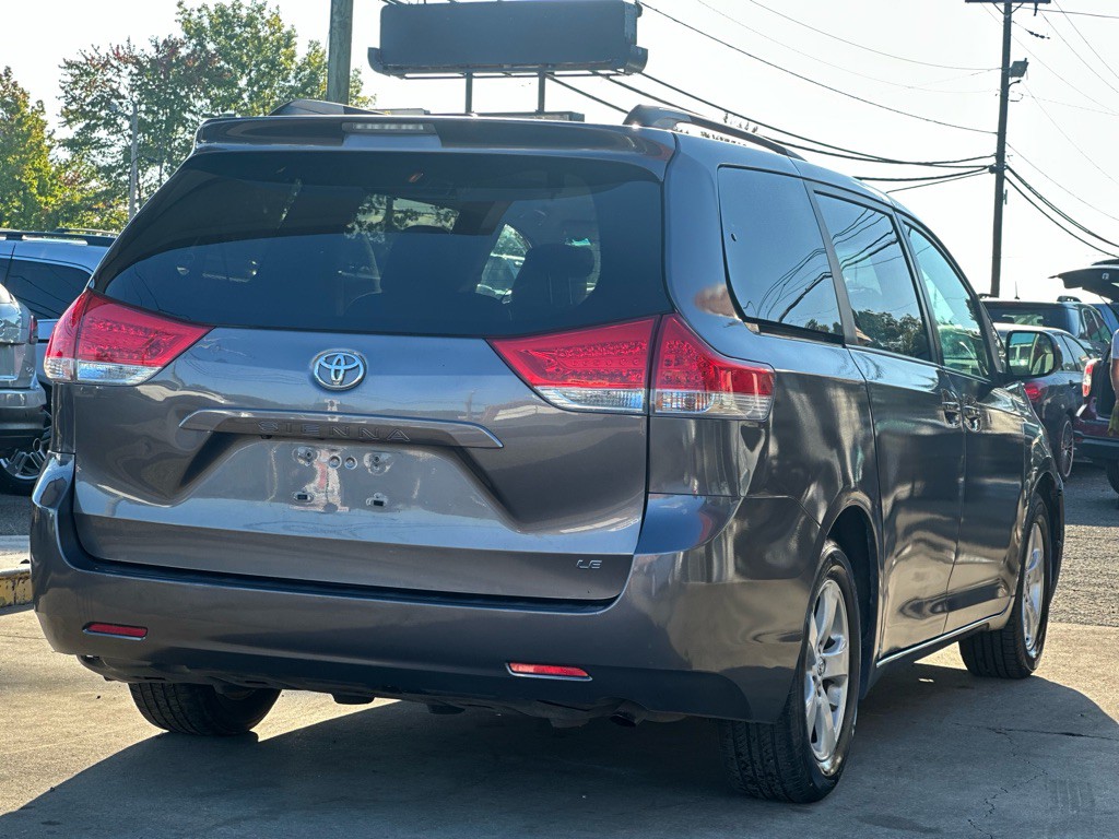 2011 Toyota Sienna Image 9