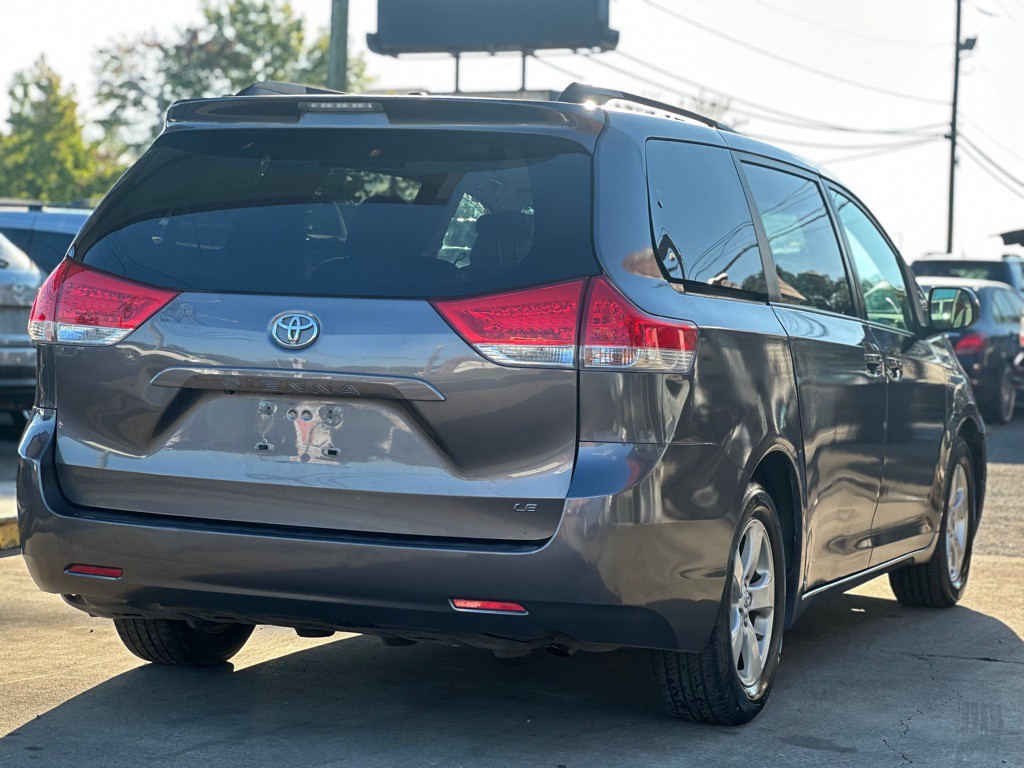 2011 Toyota Sienna Image 10