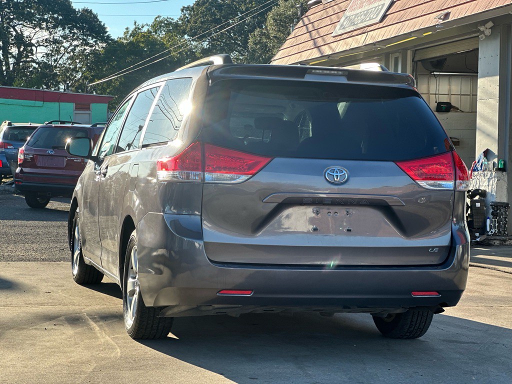 2011 Toyota Sienna Image 12