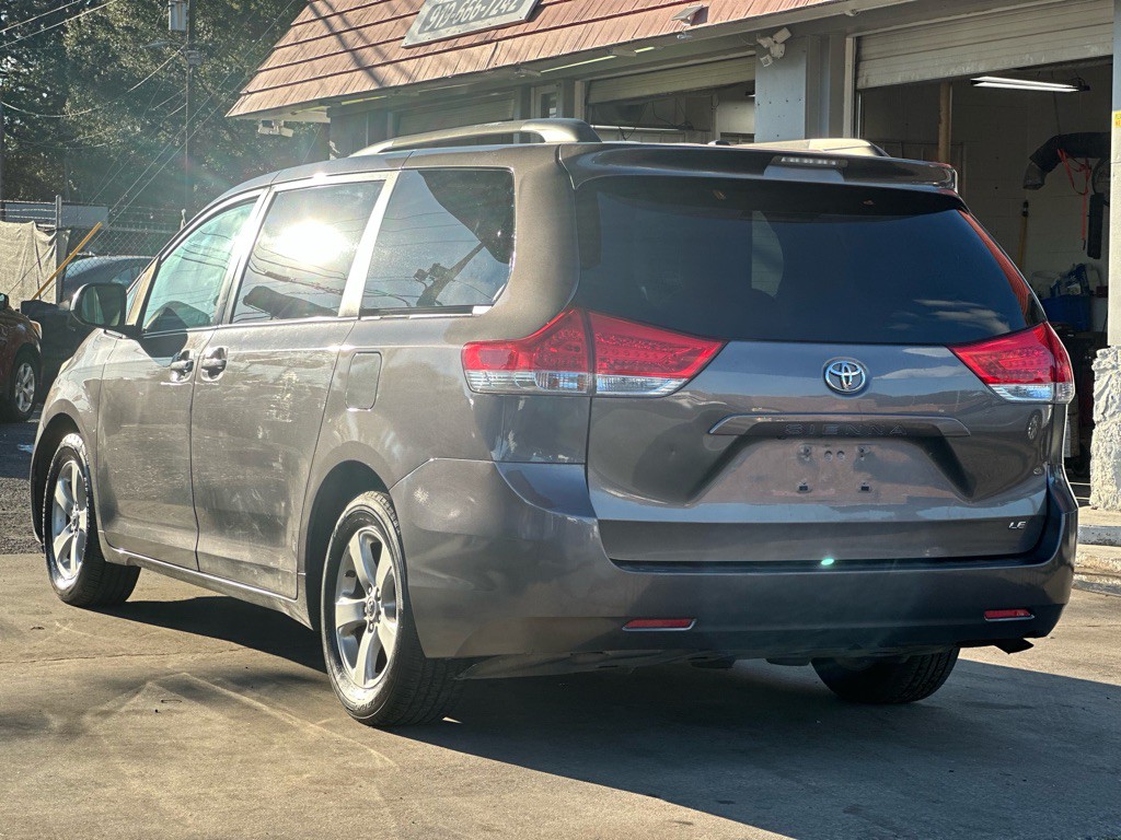 2011 Toyota Sienna Image 13