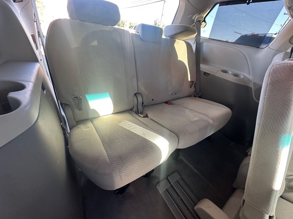 2011 Toyota Sienna Image 21