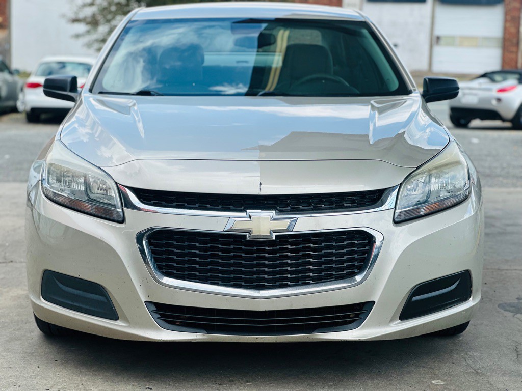 2015 Chevrolet Malibu Image 2