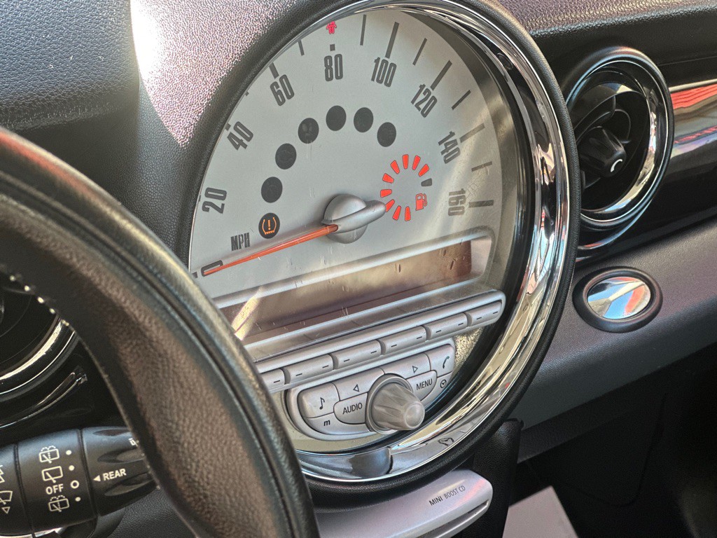 2010 MINI Cooper Image 10
