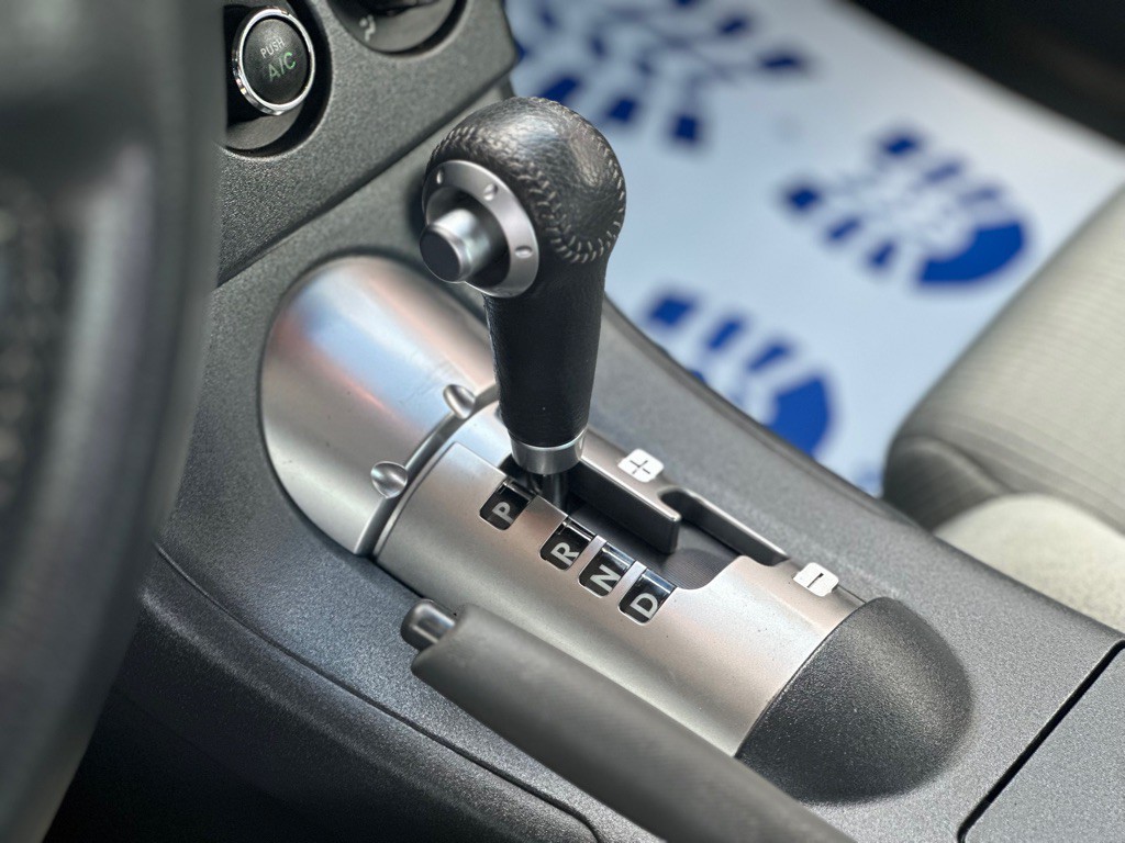 2006 Mitsubishi Eclipse Image 10