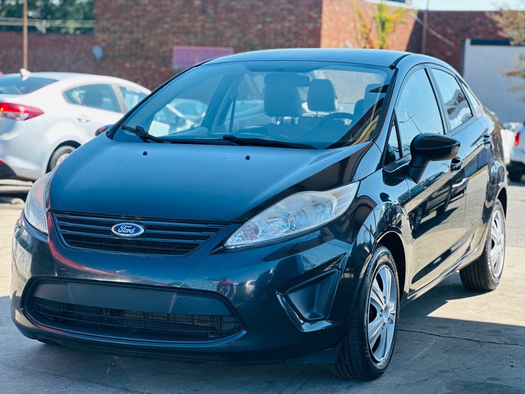 2013 Ford Fiesta Image 2
