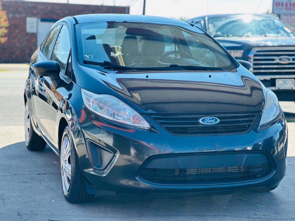 2013 Ford Fiesta Image 4