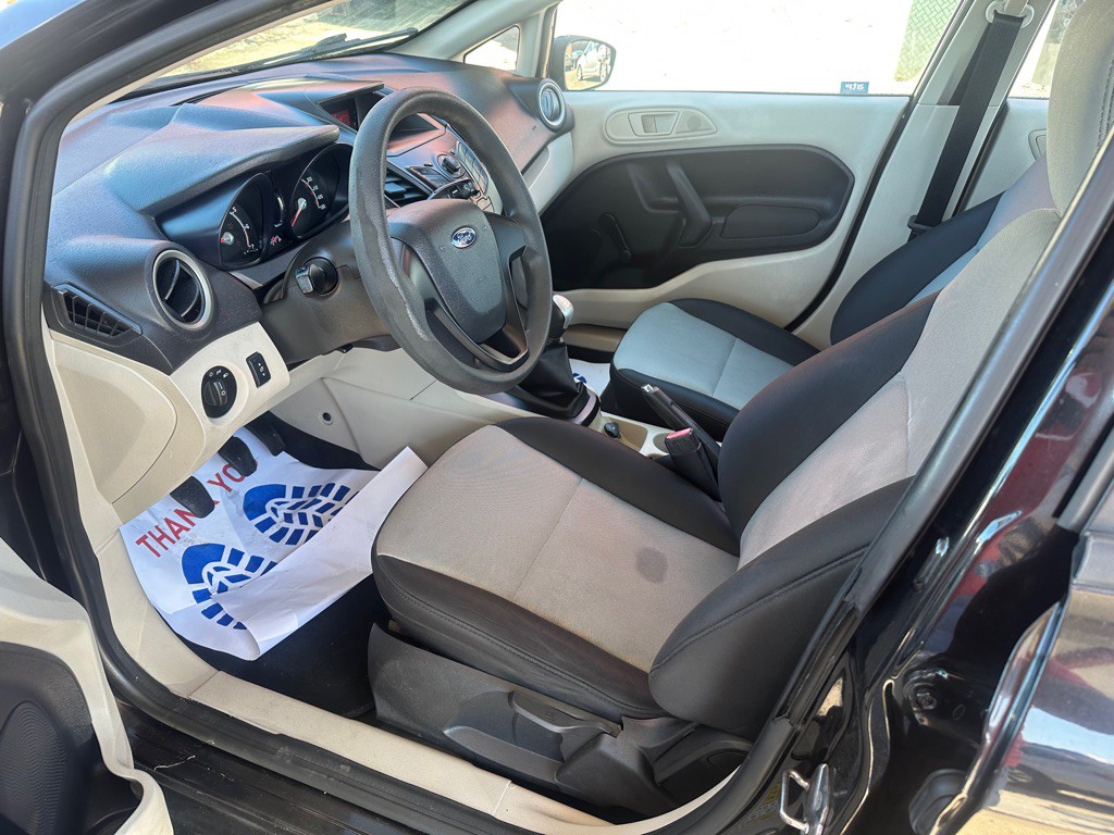 2013 Ford Fiesta Image 11