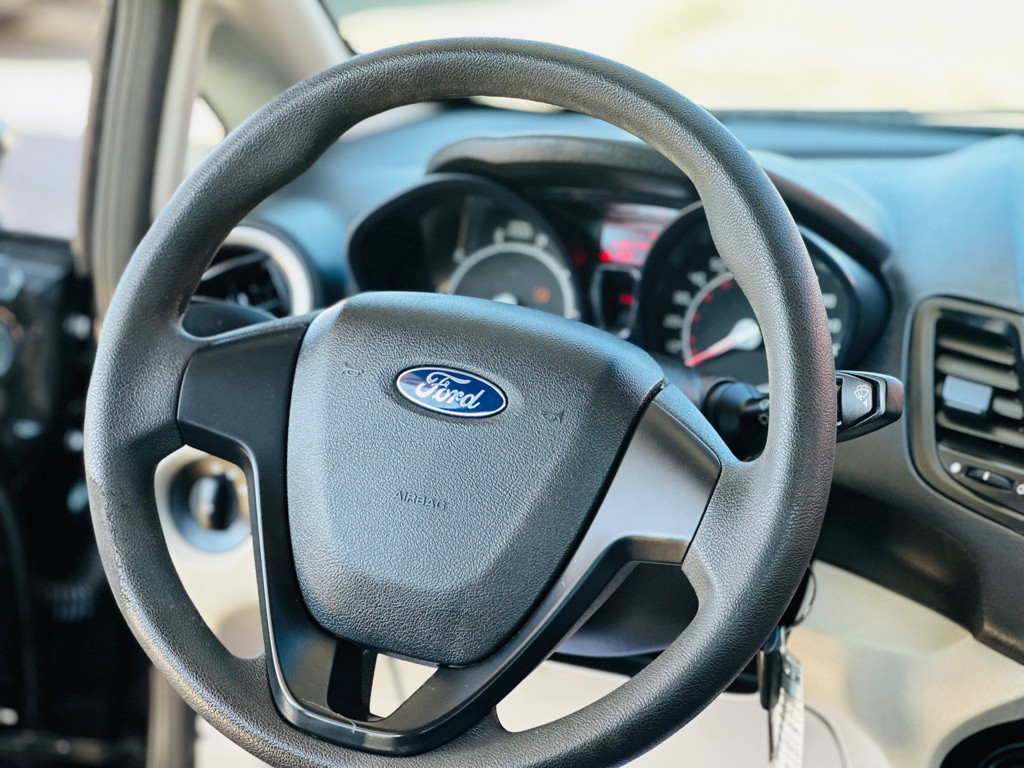 2013 Ford Fiesta Image 14