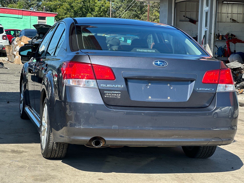2013 Subaru Legacy Image 8