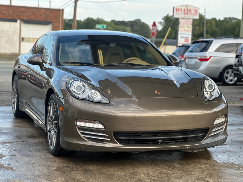 2012 Porsche Panamera Image 1