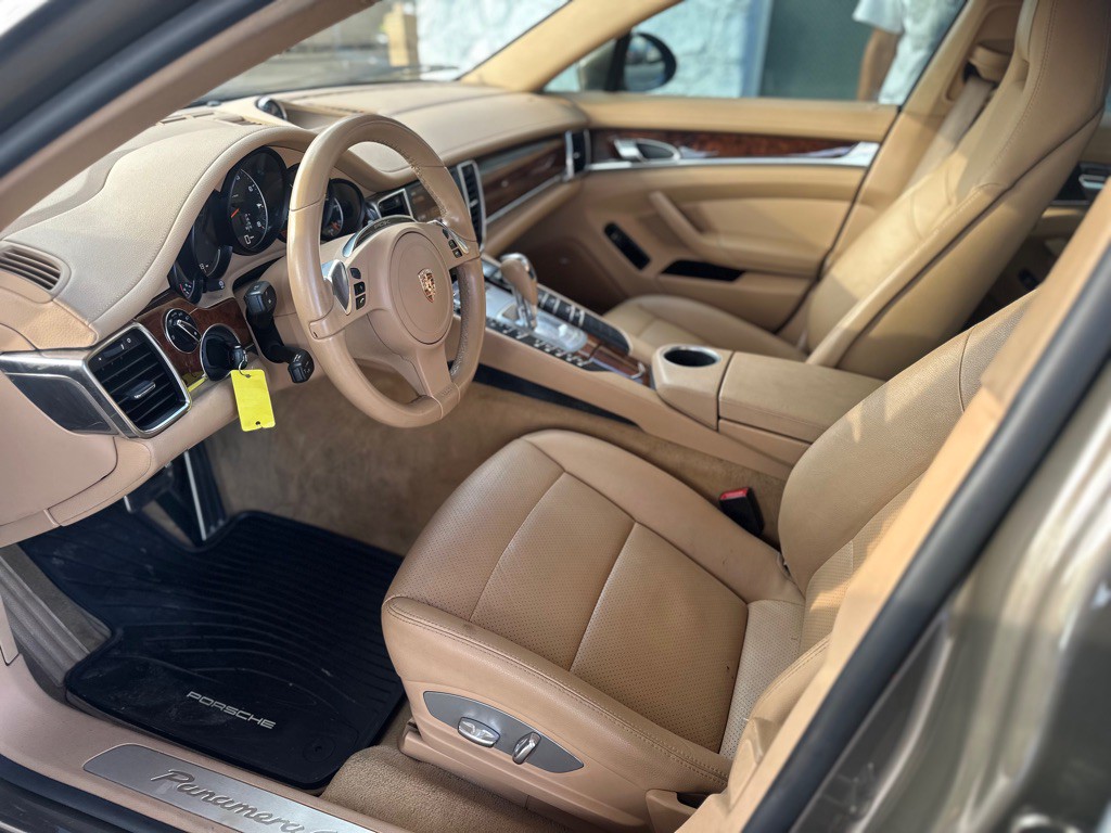 2012 Porsche Panamera Image 9