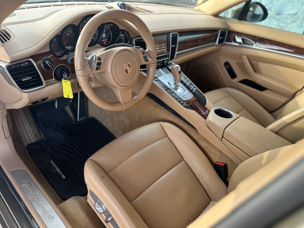2012 Porsche Panamera Image 10