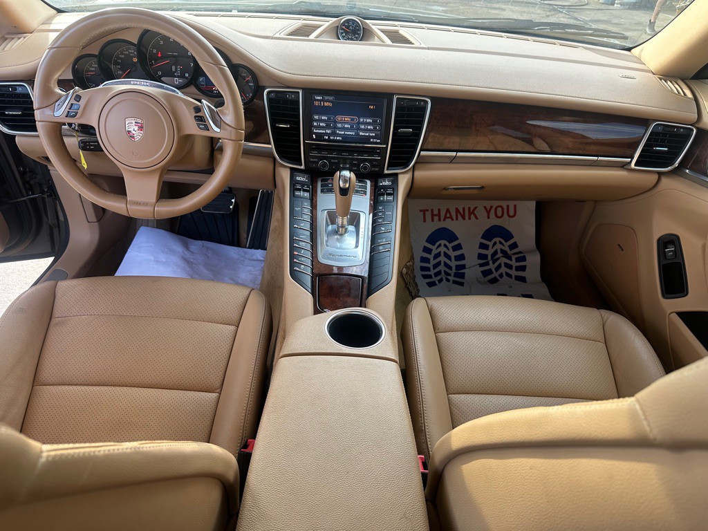 2012 Porsche Panamera Image 11