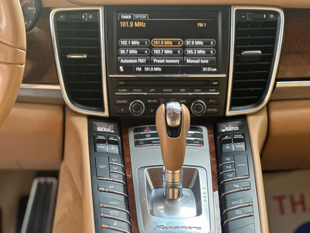 2012 Porsche Panamera Image 12
