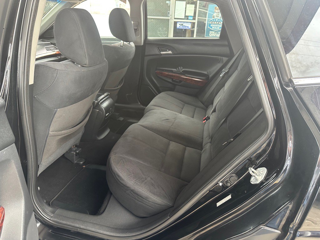 2011 Honda Crosstour Image 18