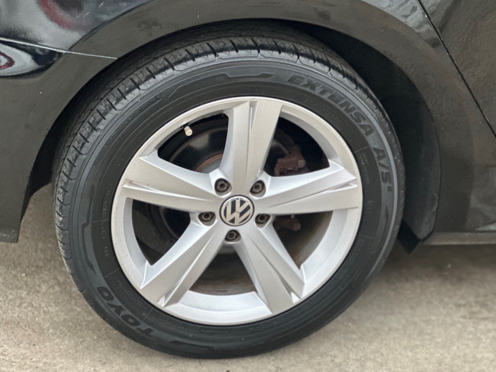 2013 Volkswagen Passat Image 11