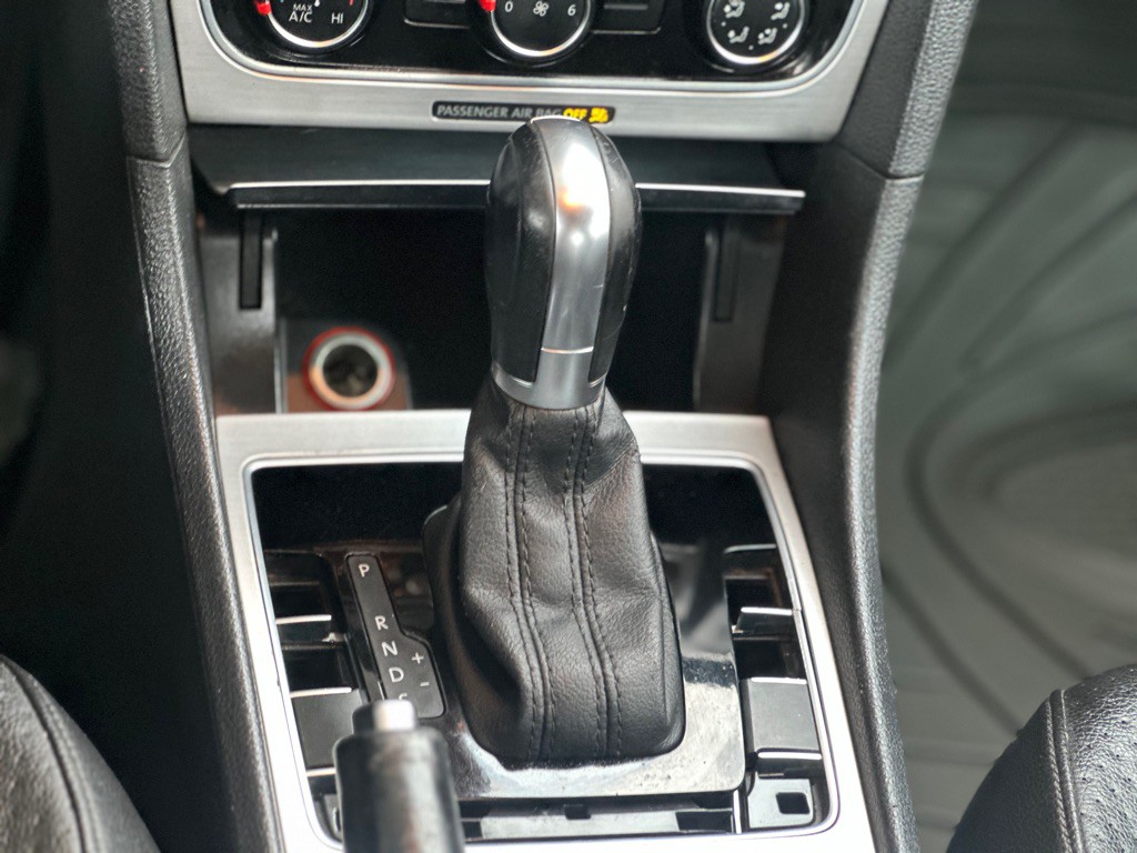 2013 Volkswagen Passat Image 14