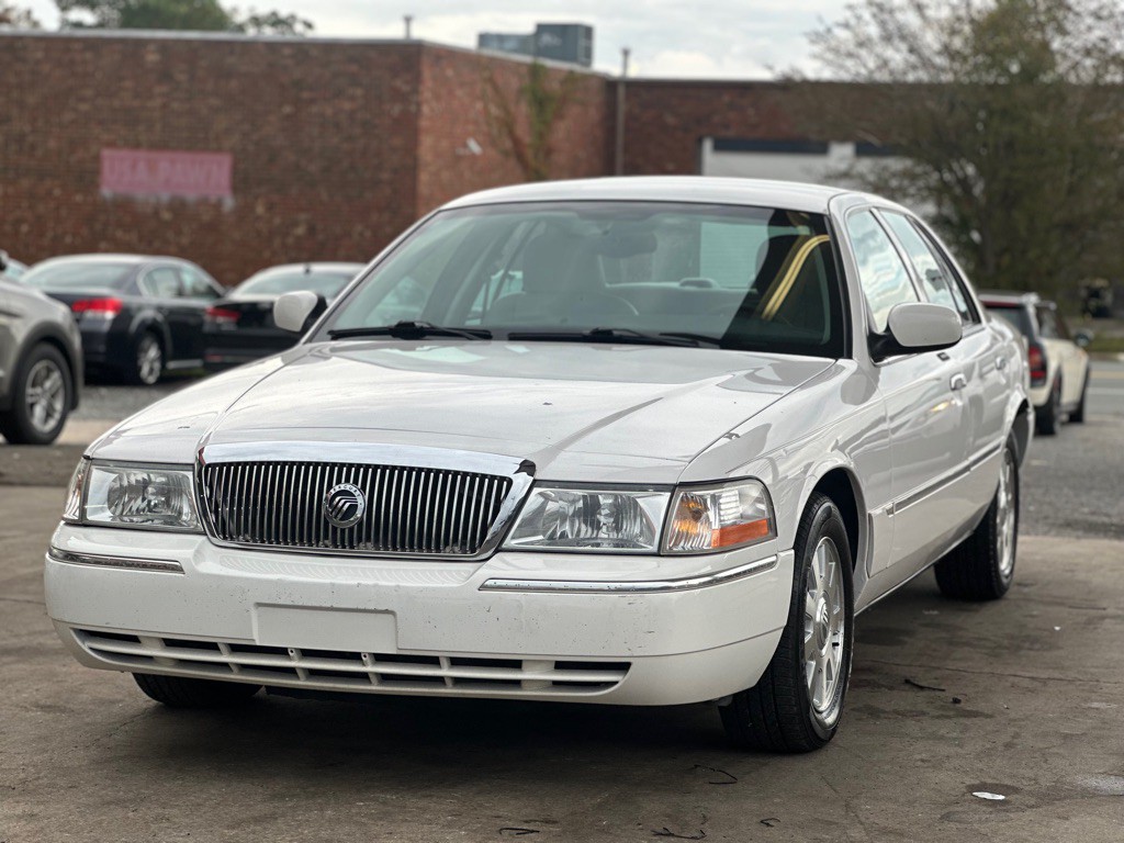 2005 Mercury Grand Marquis Image 2