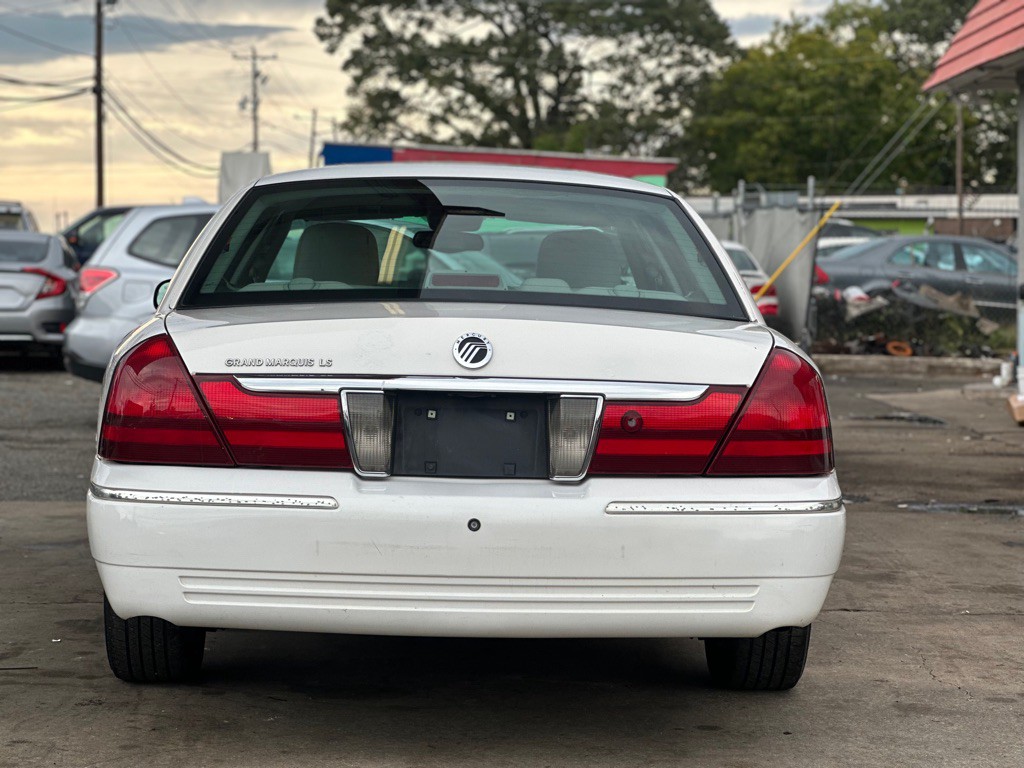 2005 Mercury Grand Marquis Image 8