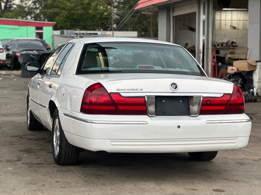 2005 Mercury Grand Marquis Image 9
