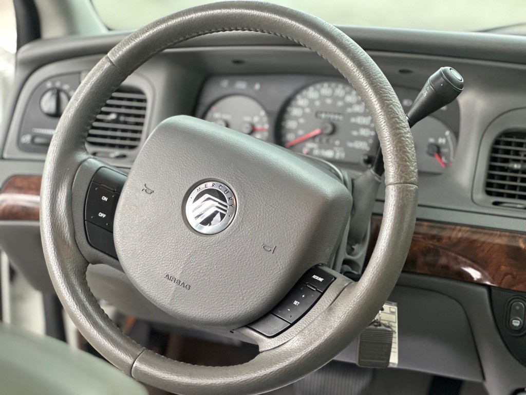 2005 Mercury Grand Marquis Image 11