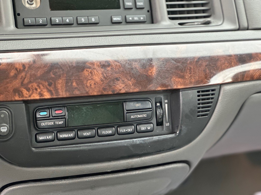 2005 Mercury Grand Marquis Image 12