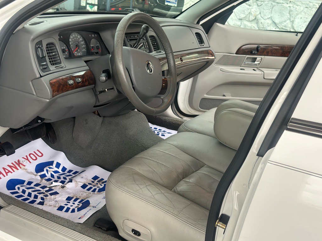 2005 Mercury Grand Marquis Image 13
