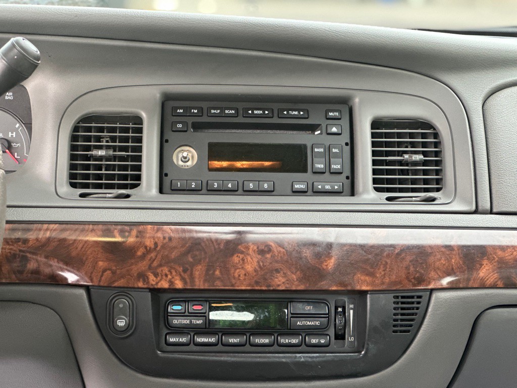 2005 Mercury Grand Marquis Image 15