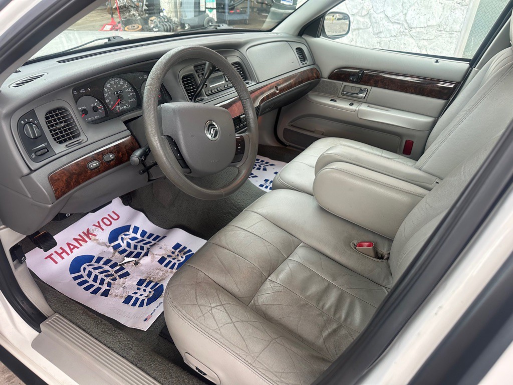 2005 Mercury Grand Marquis Image 16