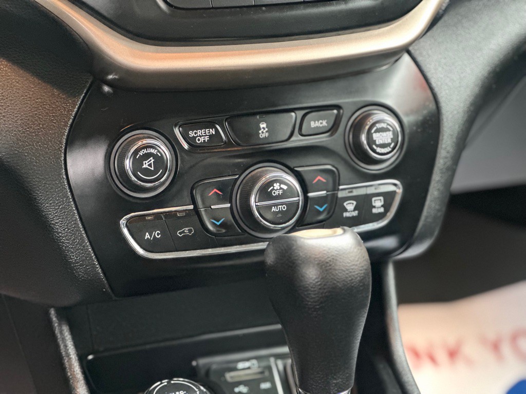 2015 Jeep Cherokee Image 14