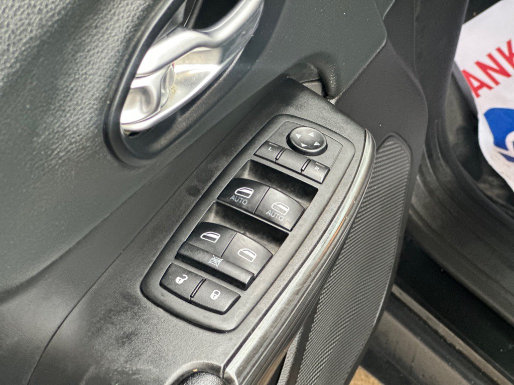 2015 Jeep Cherokee Image 16