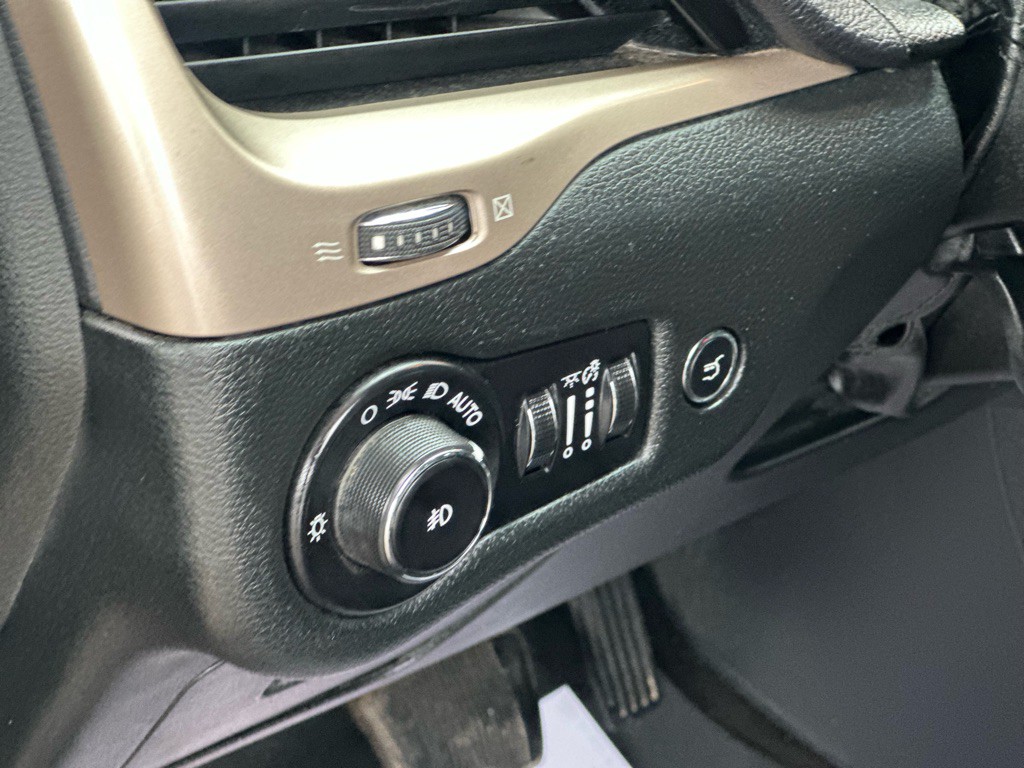 2015 Jeep Cherokee Image 17