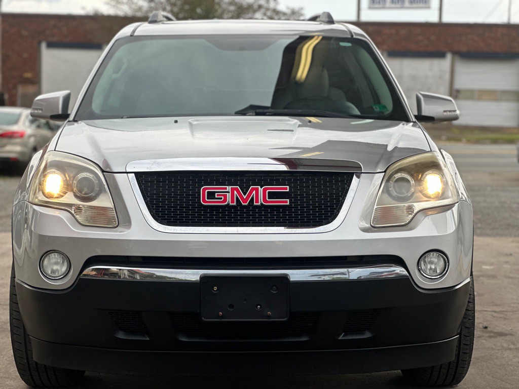 2011 GMC Acadia Image 2