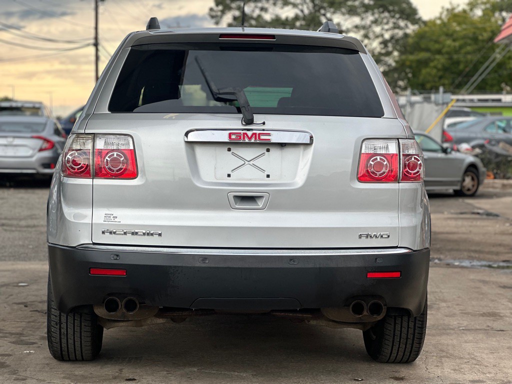 2011 GMC Acadia Image 9