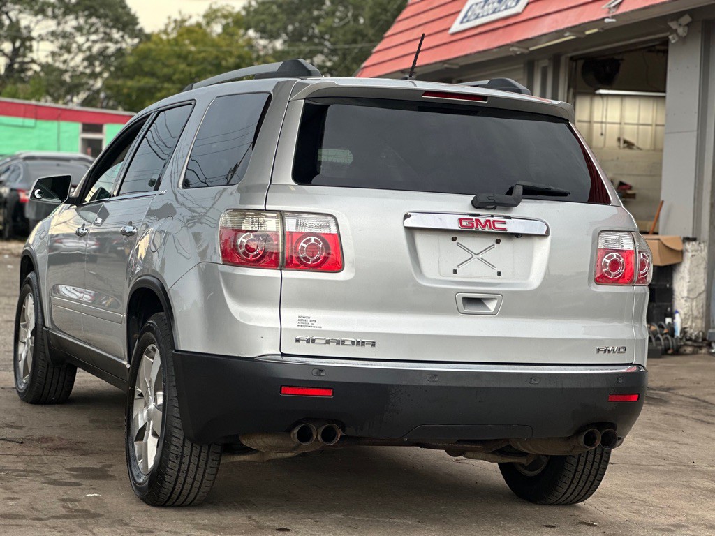 2011 GMC Acadia Image 10