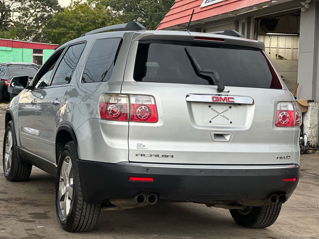 2011 GMC Acadia Image 11