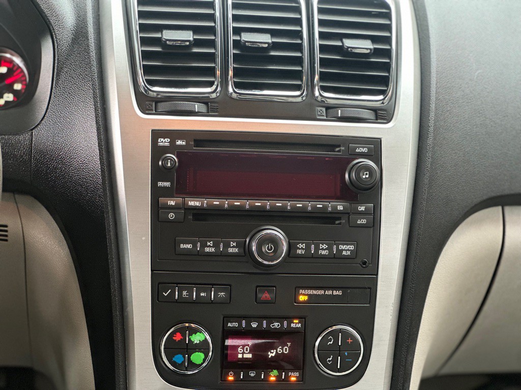 2011 GMC Acadia Image 12