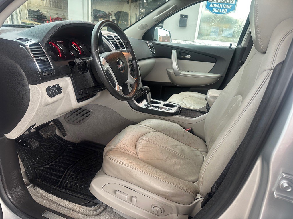 2011 GMC Acadia Image 16