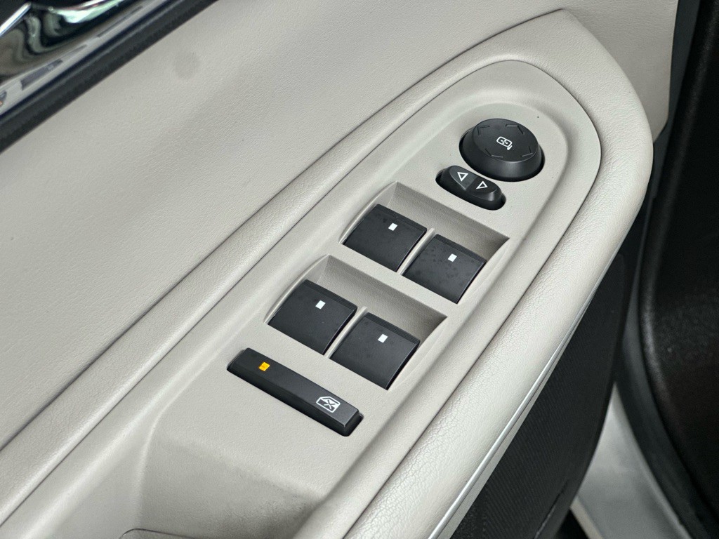 2011 GMC Acadia Image 17