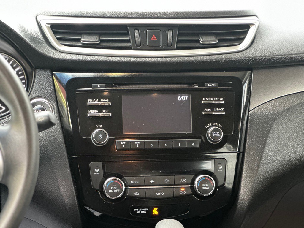 2016 Nissan Rogue Image 11