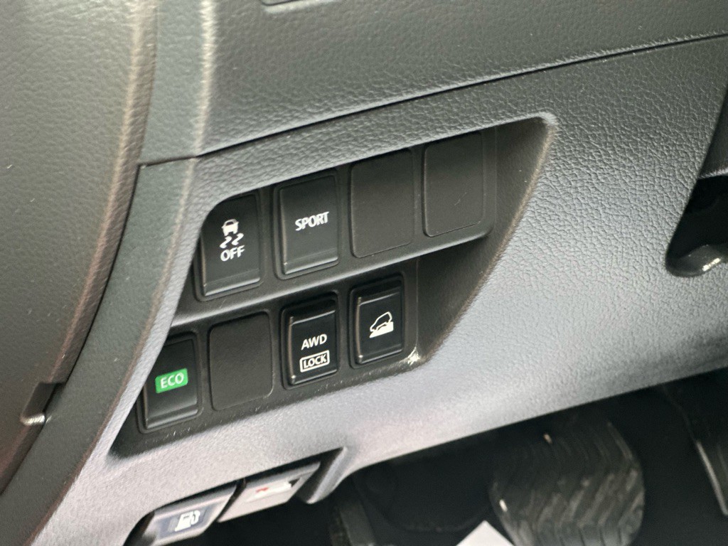 2016 Nissan Rogue Image 13