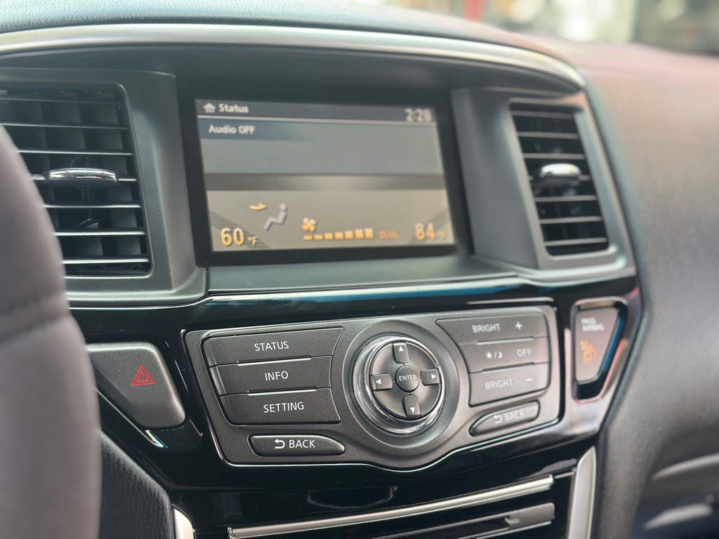 2016 Nissan Pathfinder Image 13