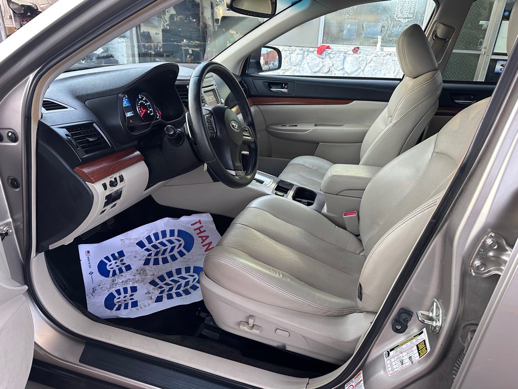 2014 Subaru Outback Image 17