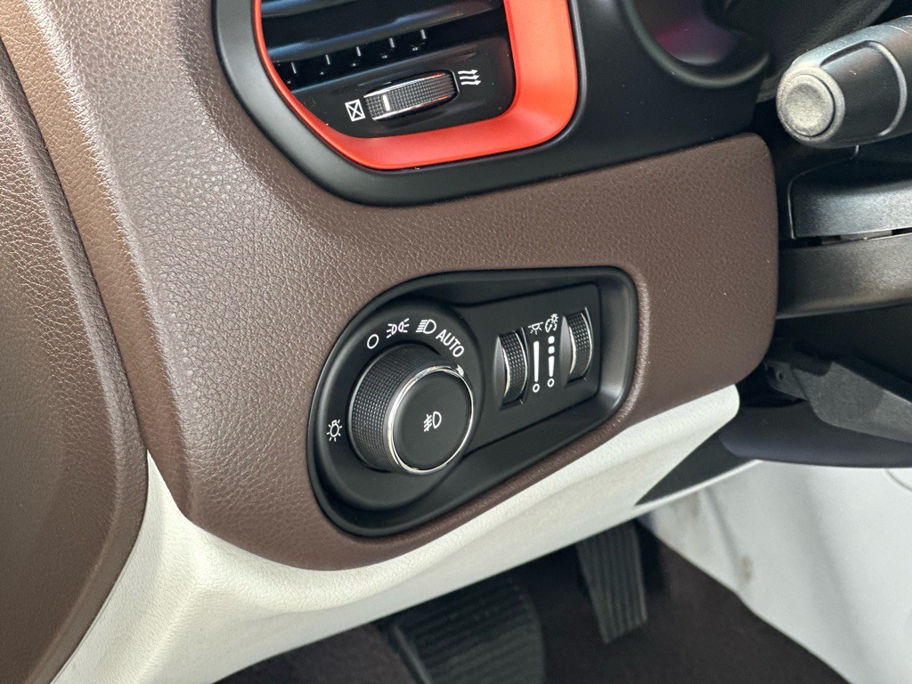 2015 Jeep Renegade Image 10
