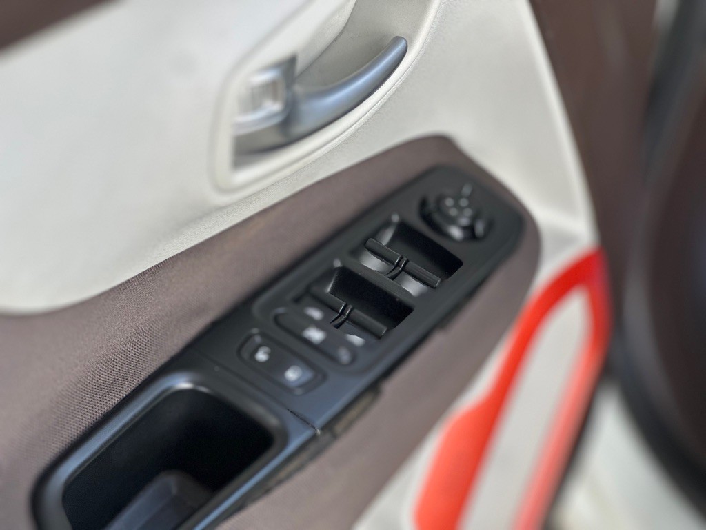 2015 Jeep Renegade Image 11