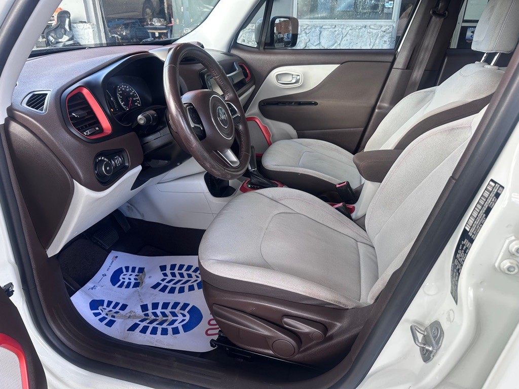 2015 Jeep Renegade Image 12