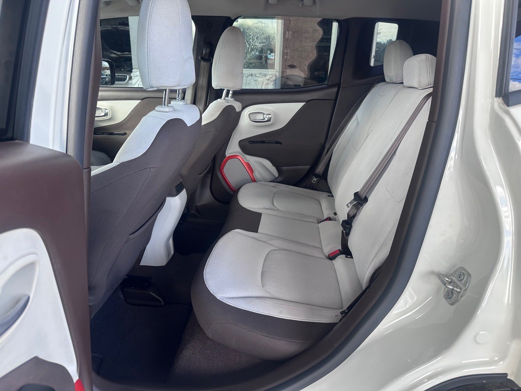 2015 Jeep Renegade Image 17