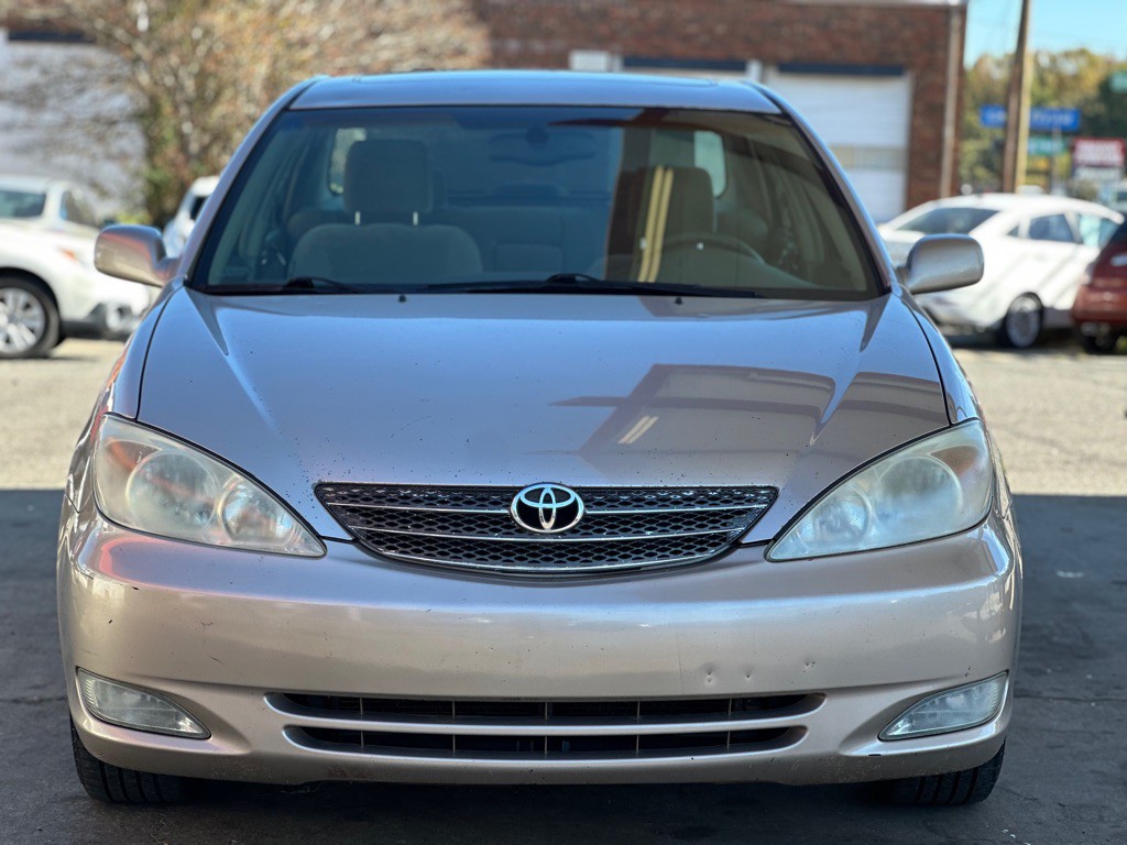 2004 Toyota Camry Image 2