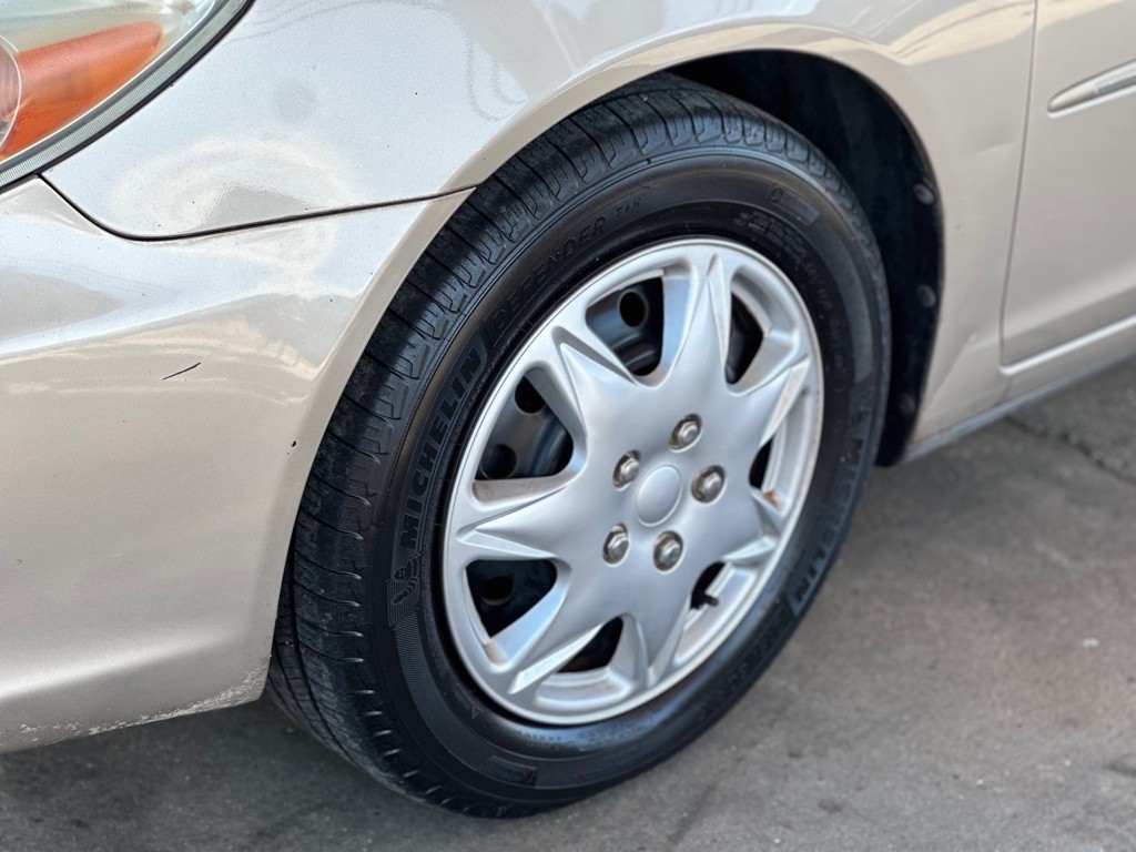 2004 Toyota Camry Image 4